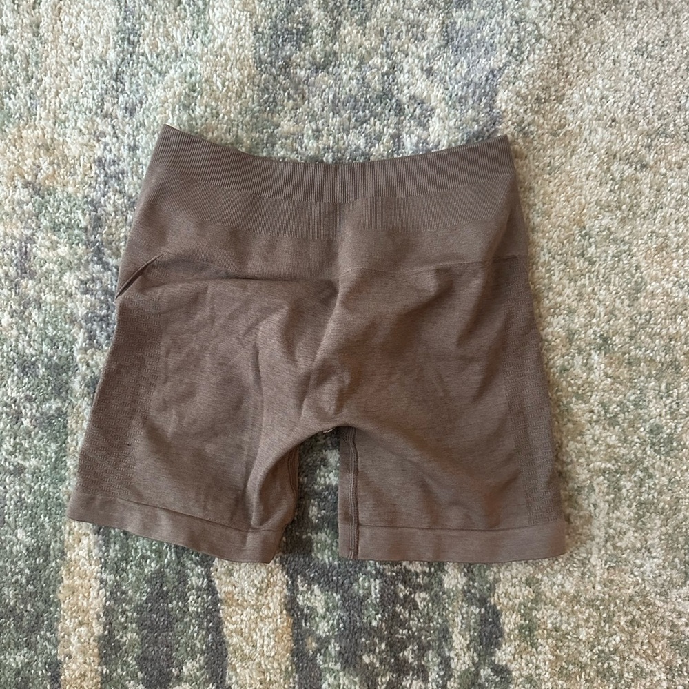 Alphalete amplify shorts / M